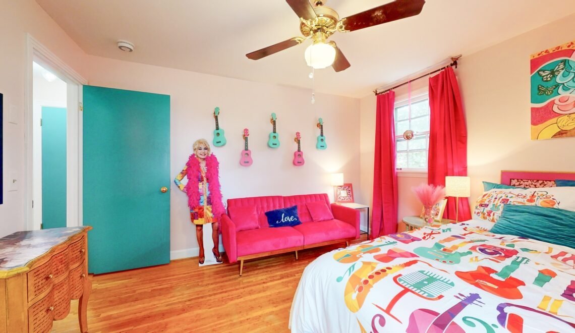 Discover the Dolly Parton House Texas-A Pink Dream Escape