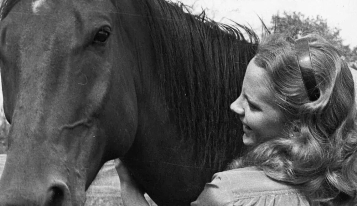 Reba Country Singer-From Ranch Life to Stardom