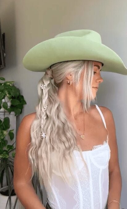 Wavy Pony Cowgirl